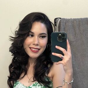 Meet your Posher, Roxana